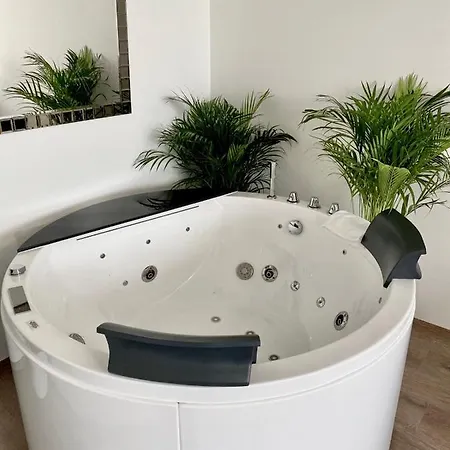 Oase - Luxurious Near The Center With Free Parking Apartment