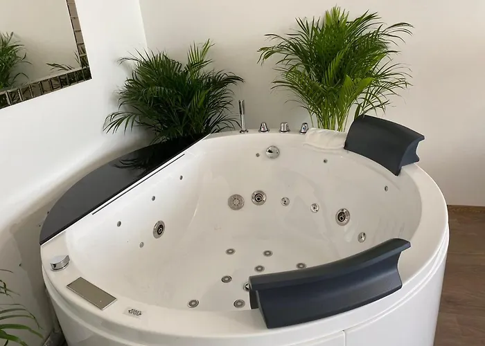 Oase - Luxurious Near The Center With Free Parking Apartment Pressburg